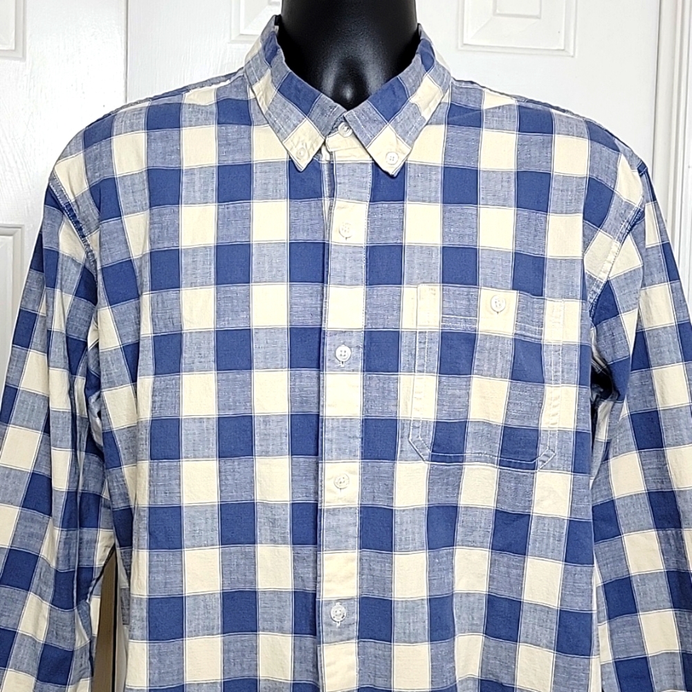 LL Bean Traditional Fit Chambray Shirt Size XL Blue and White - Picture 2 of 6